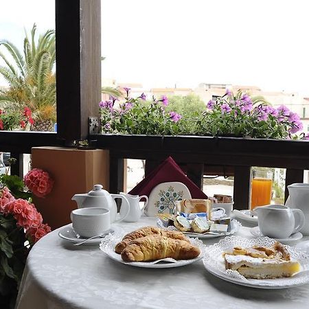 Lina Hotel Stintino Buitenkant foto