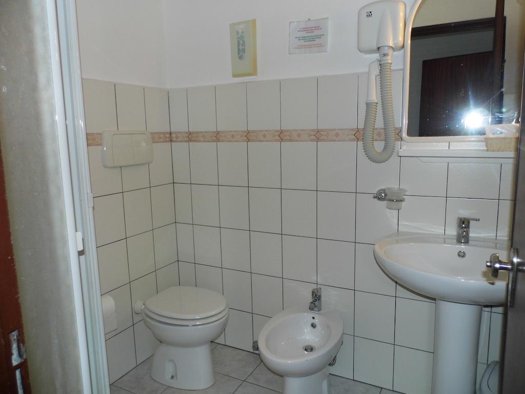 Lina Hotel Stintino Kamer foto