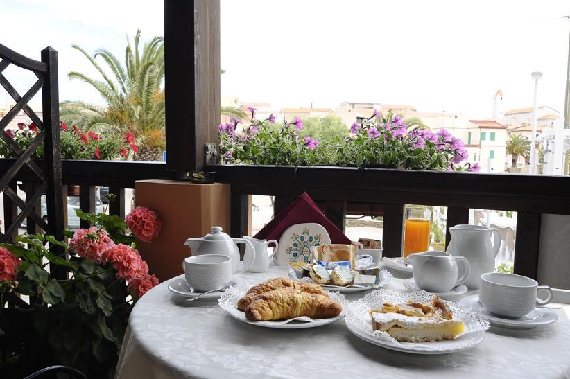 Lina Hotel Stintino Buitenkant foto