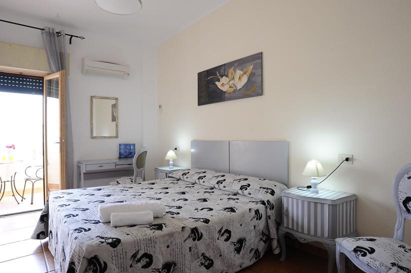 Lina Hotel Stintino Buitenkant foto